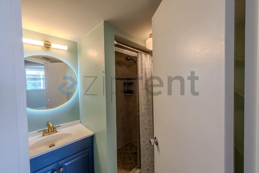 Building Photo - Unit 430C