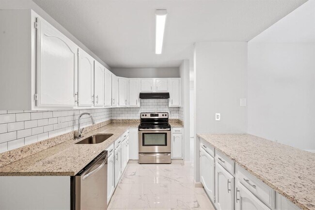 Building Photo - 2215 Overbrook Dr