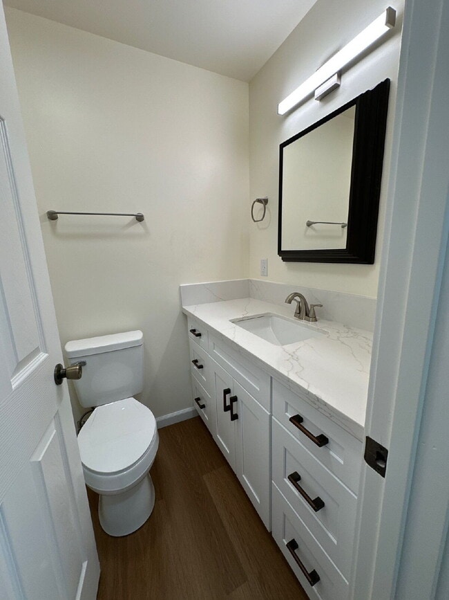 Building Photo - Single level 3BR, 2 BA, 2 car garage