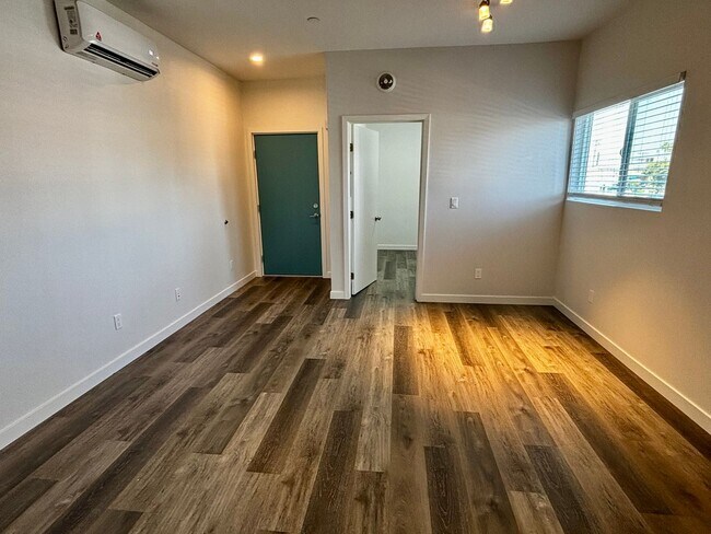 Building Photo - Move in Promotion for 1st 12 months! Updat...