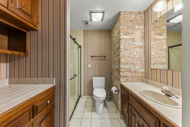 Building Photo - 1092 Wexford Ct