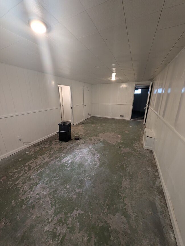 Building Photo - Newly Renovated 2Bd/2Bath Home with Bonus Room -- Available NOW!