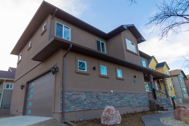 Building Photo - 724 N Walnut St