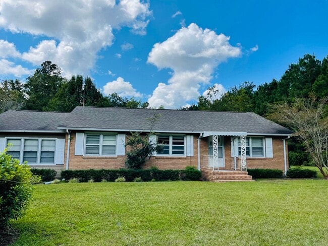 Building Photo - 3 BD/1/BA County Ranch Home