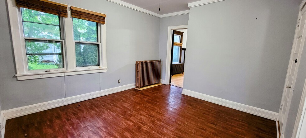 Bedroom - 681 Lawson Ave E