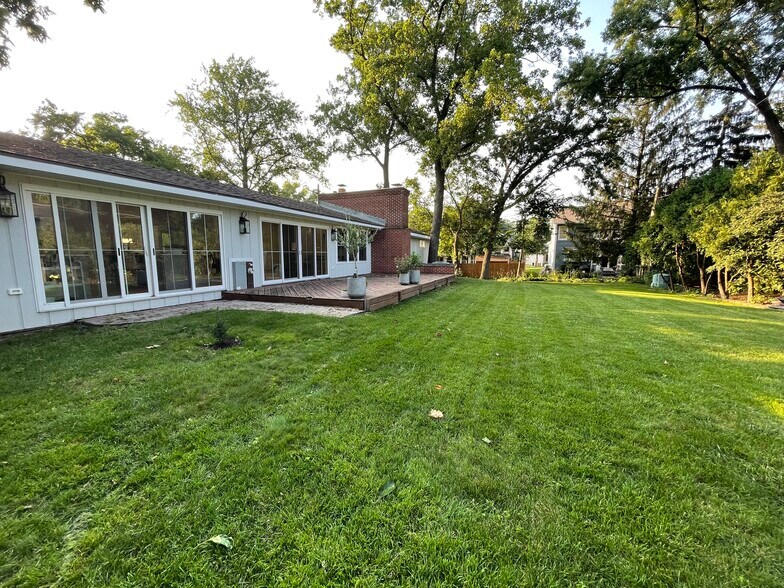 Building Photo - 905 Aurora Way