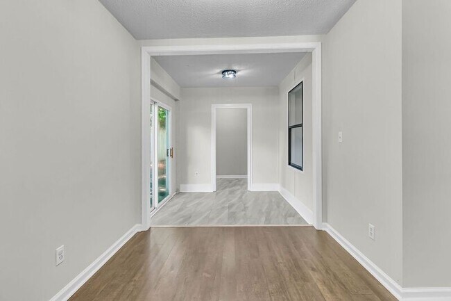 Building Photo - 216 Parlor Dr