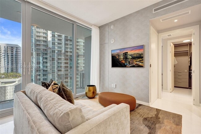 Building Photo - 300 Biscayne Blvd Way