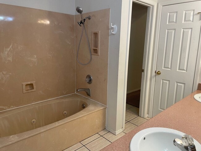 Building Photo - Gorgeous 3 Bedroom Greenacres Home