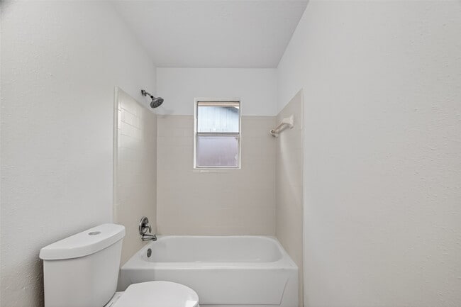 Building Photo - 1122 Woodbridge Ave