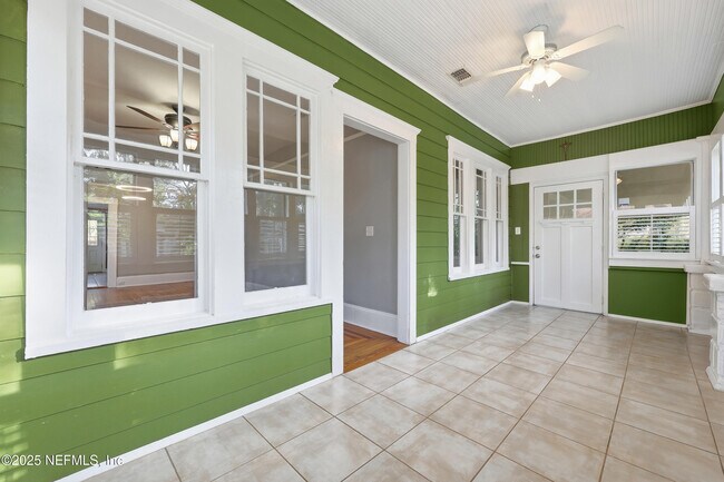 Building Photo - 1047 Cherry St