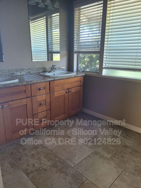 Building Photo - 21224 Saratoga Hills Rd