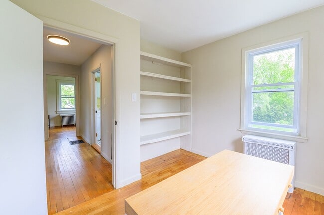 Building Photo - 4 Bedroom Colonial Home in Williamstown