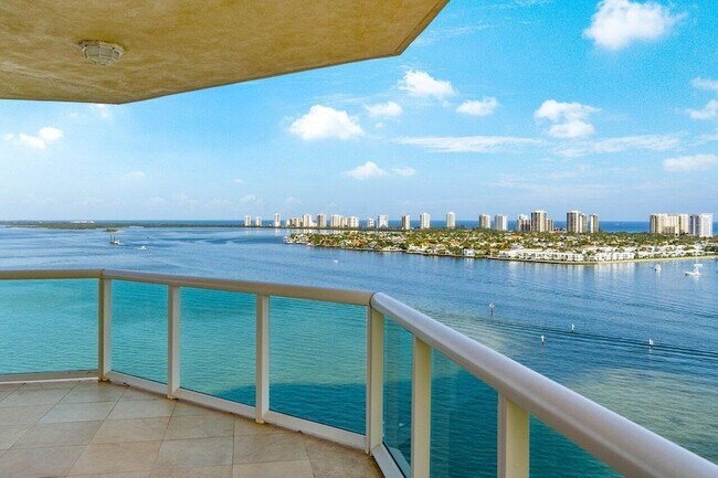 Building Photo - 2650 Lake Shore Dr