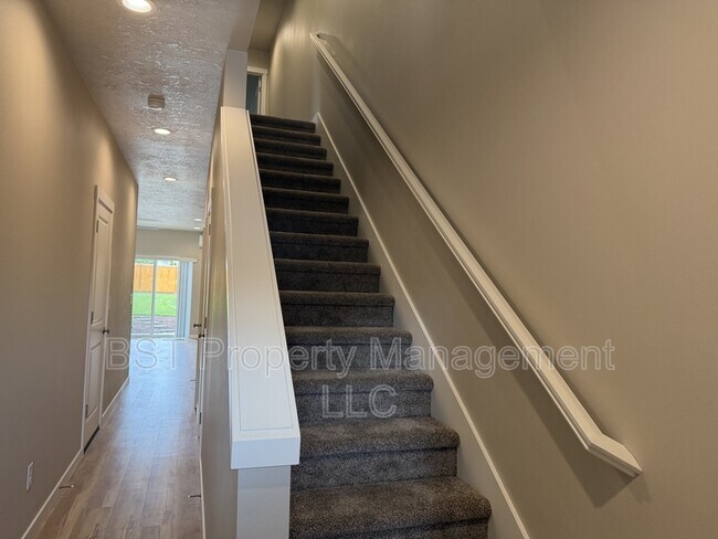 Building Photo - 4035 Filbert Ave NE
