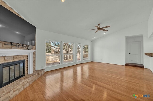 Building Photo - 513 Red River Rd