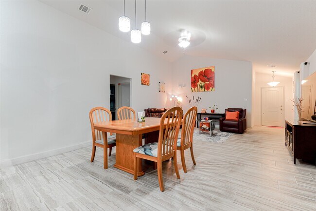 Building Photo - 9857 Gln Brk Ln