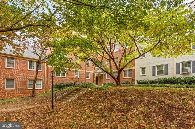 Building Photo - 2208 Colston Dr