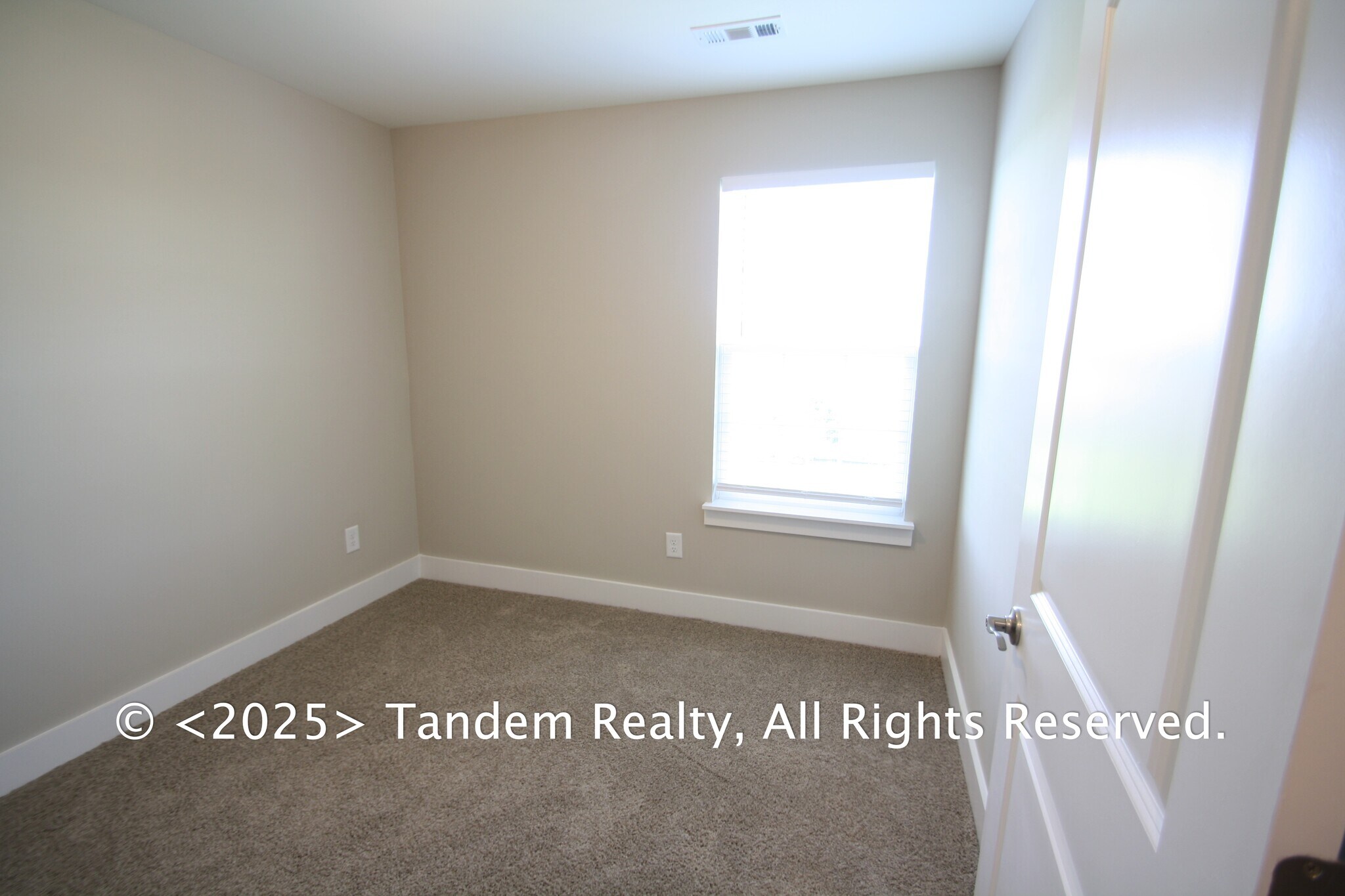 Building Photo - 128 Dry Creek Commons Dr