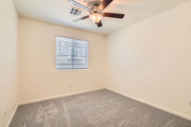 Building Photo - Spacious & Smart: Southern Highlands 4-Bed...