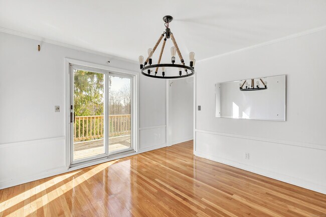 Building Photo - 124 Stiles St