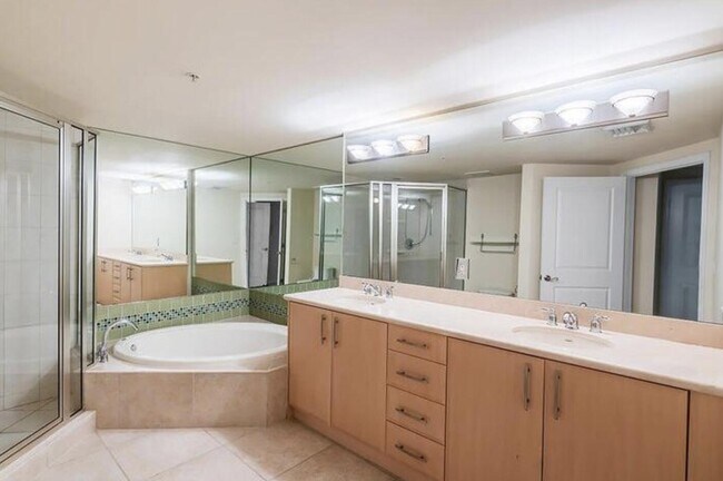 Building Photo - 403 S Sapodilla Ave