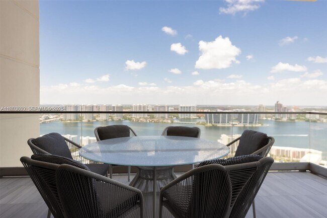 Building Photo - 17975 Collins Ave