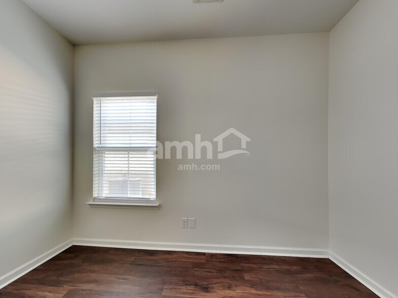 Building Photo - 131 Waverly Way