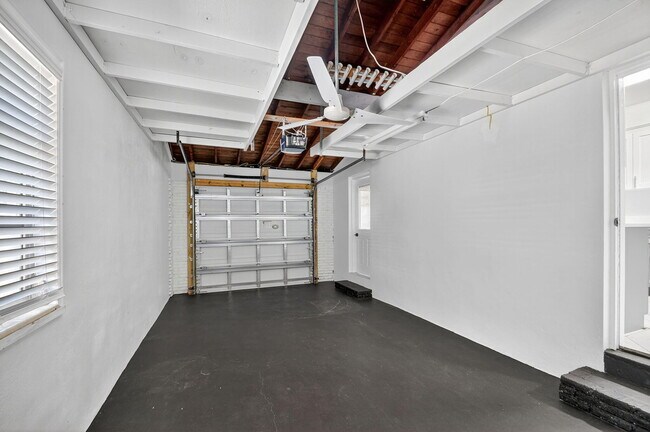 Building Photo - 5009 Spruce Ave