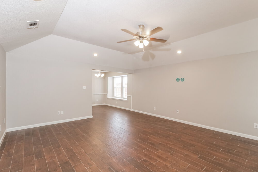 Building Photo - 2601 Valley View Dr