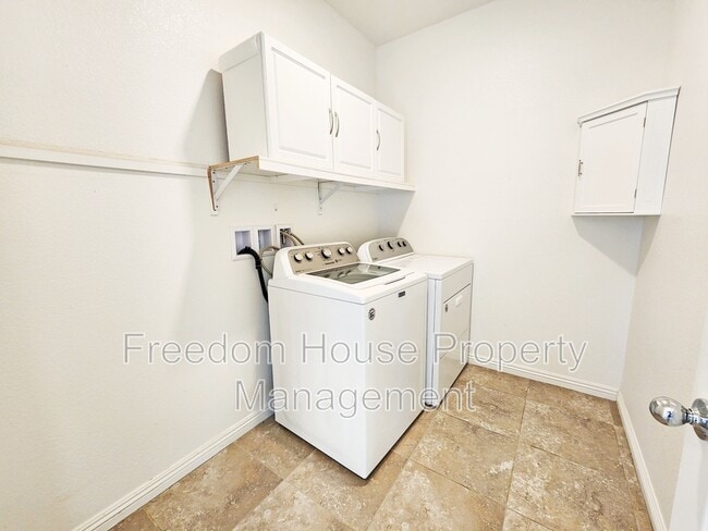 Building Photo - 3543 E Wallowa Dr