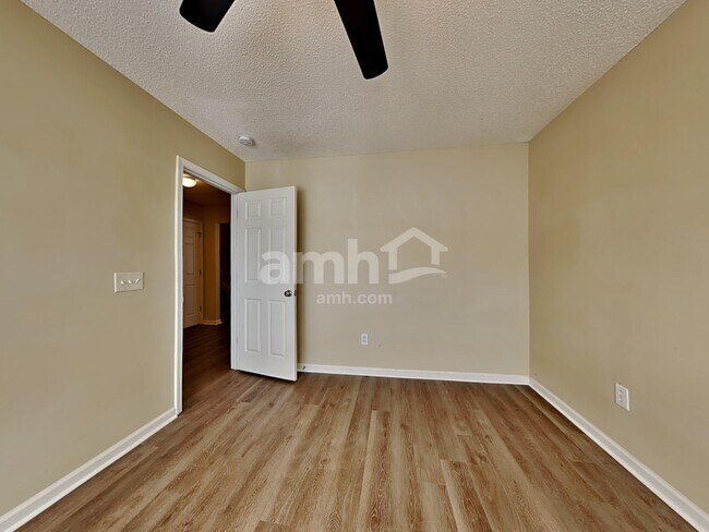 Building Photo - 4016 Broken Arrow Dr