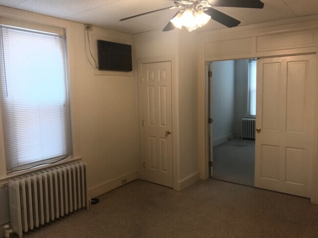 Livingroom - 616 Linden St