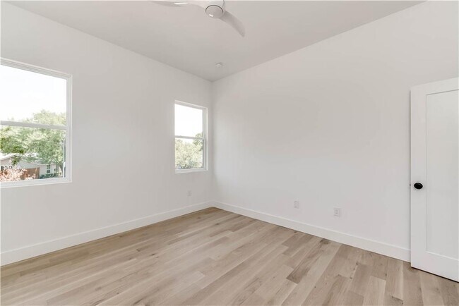 Building Photo - 4800 Vinson Dr