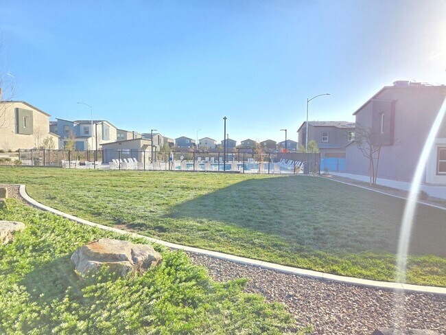 Building Photo - Kalea Trails Gated Cosmos Garden