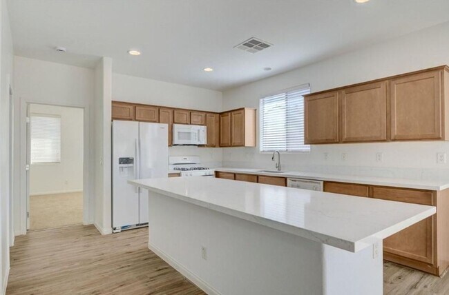 Building Photo - BEAUTIFUL 4 BEDROOM HOME IN GUARD GATED COMMUNITY!
