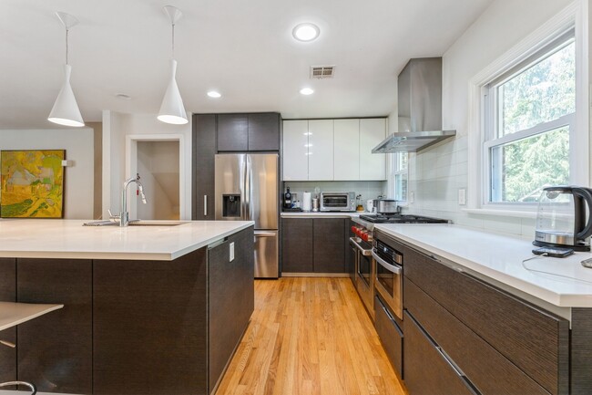 Building Photo - 109 Hudson Ave