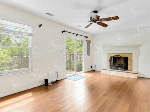 Building Photo - 3 Bedroom Townhome in Richmond – $2,195/mo