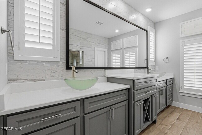 Building Photo - 13580 Lawkland St