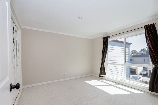Building Photo - 1BR/1BA Pet-Friendly Top-Floor Condo with Bonus Room & Resort-Style Amenities | San Mateo | YouTu...