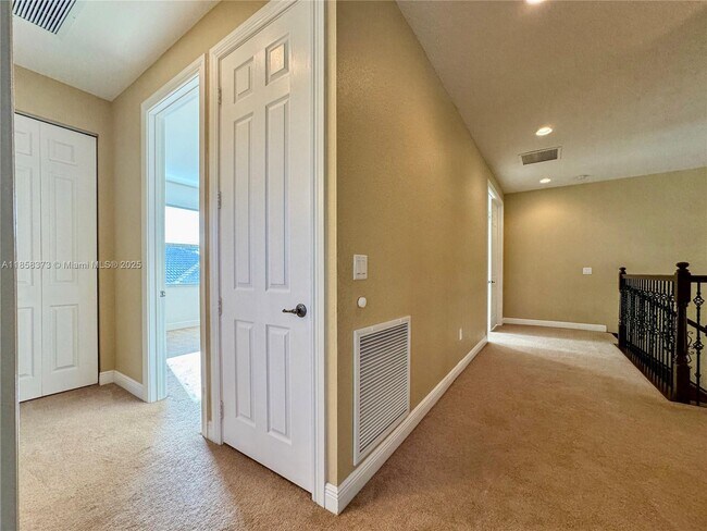 Building Photo - 11894 Fox Hill Cir