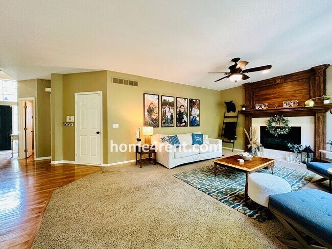 Building Photo - Beautiful Four Bedroom Home in a Quiet Neighborhood w/ an Updated Kitchen, Wood Floors, and a Fin...