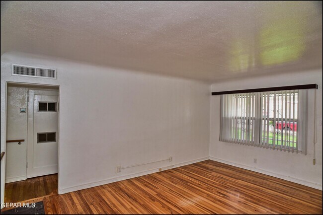 Building Photo - 815 Ellis St