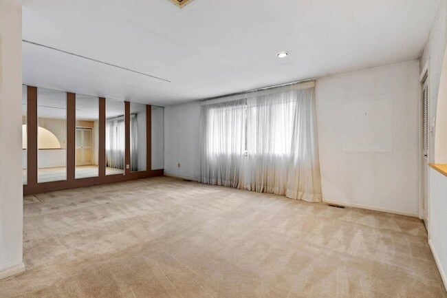 Building Photo - 11704 Woodland Dr