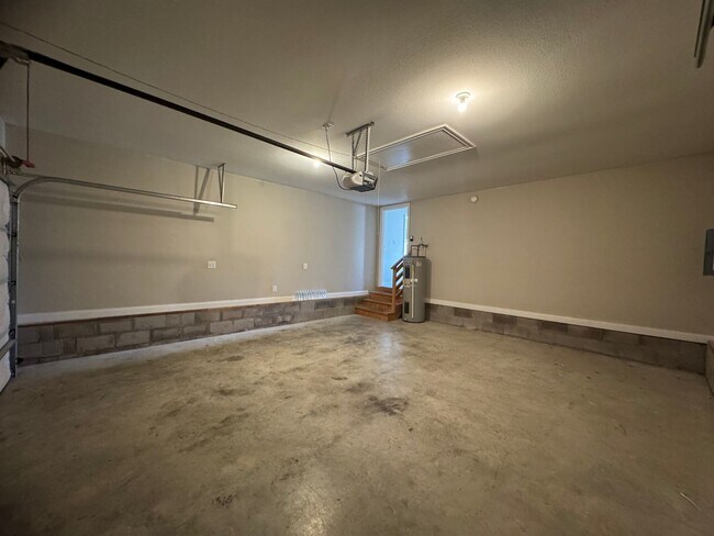 Building Photo - Beautiful Single Family Home