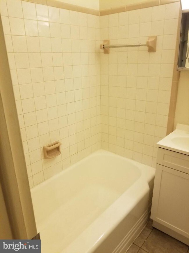 Building Photo - 691 Garden Dr