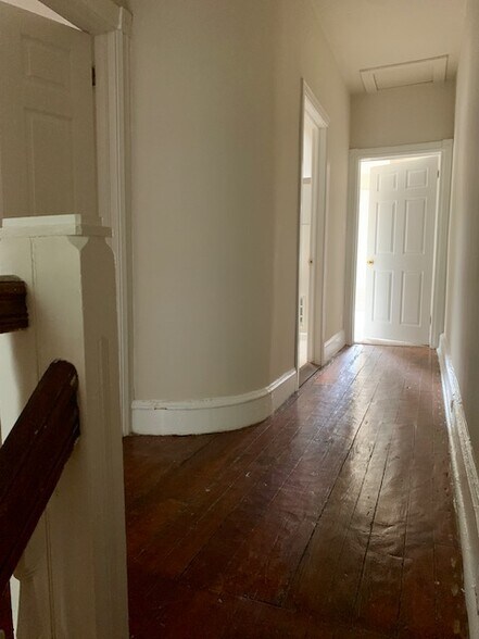 Building Photo - 221 Buckingham Pl