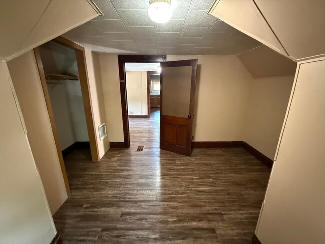Building Photo - 721 E Kemp Ave