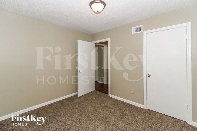 Building Photo - 1347 Wilbec Rd