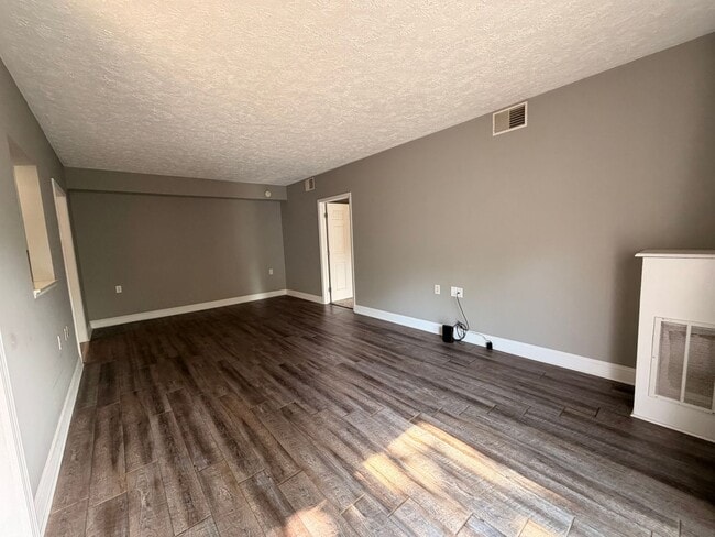 Building Photo - 5712 E Town Dr